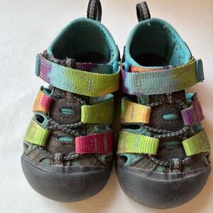 Keen sandals Size 7 or EU 23
